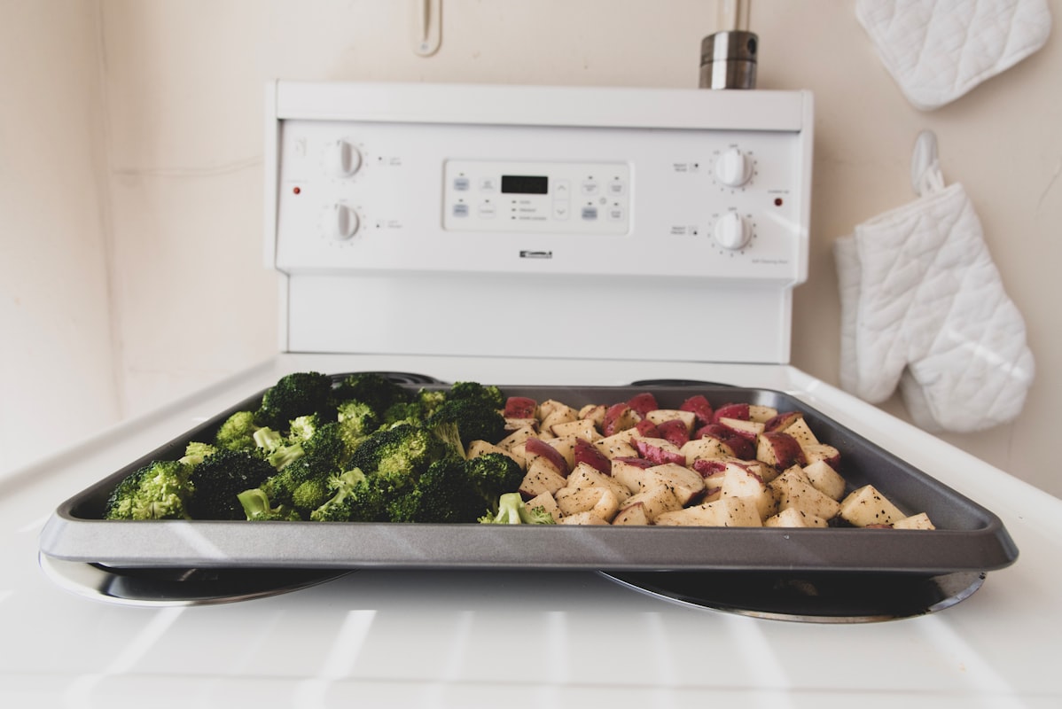 Modern pressure cooking technique for energy-efficient meal preparation